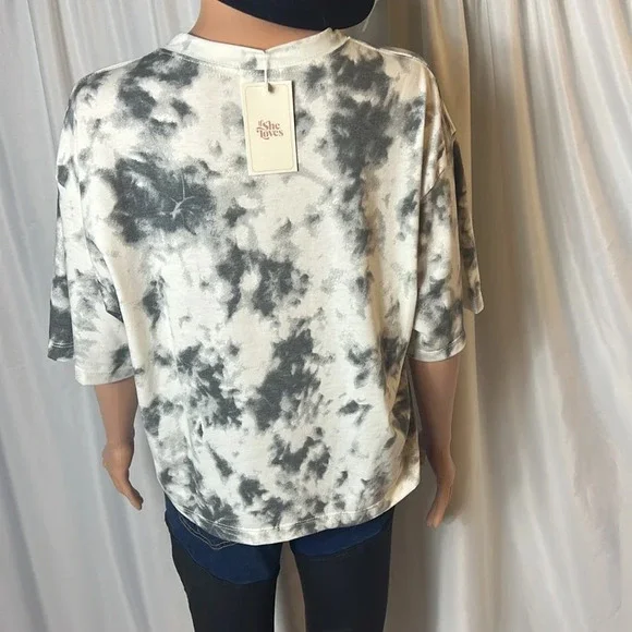 If She Loves Tye Dye T-Shirt Y2K Multiple Sizes - Picture 3 of 8